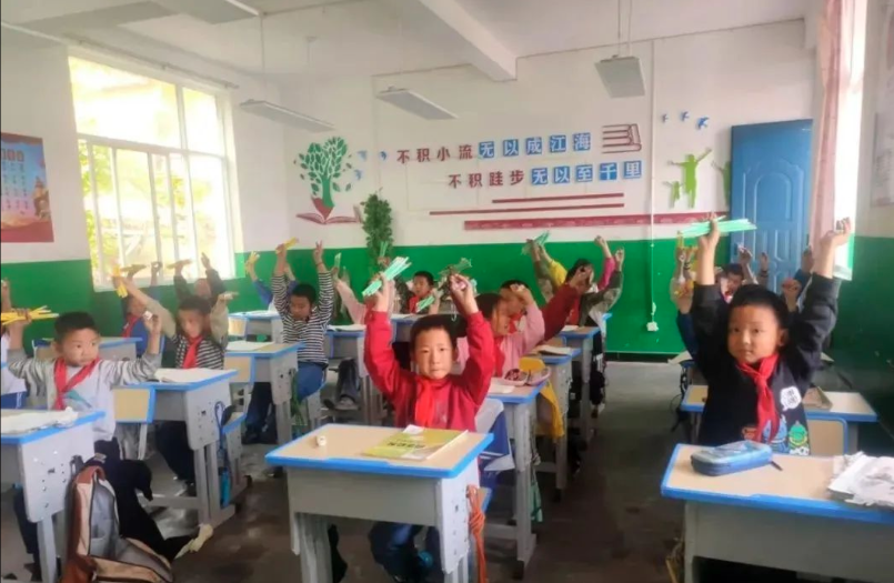 公益特别行动-莹特丽爱心点亮云南青云小学